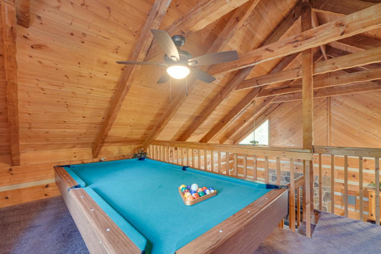With Pool Table About 6 Mi To Downtown! Holiday home Gatlinburg