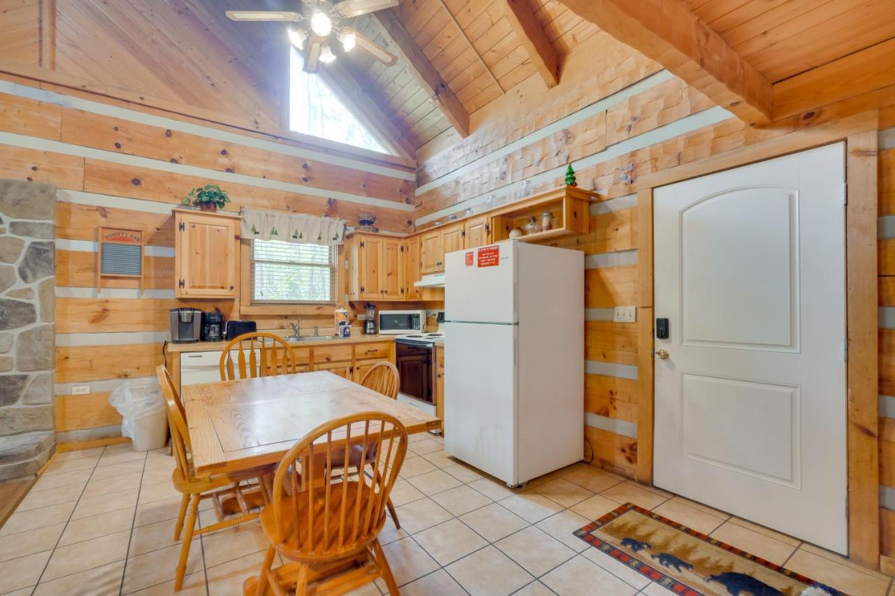 With Pool Table About 6 Mi To Downtown! Holiday home *