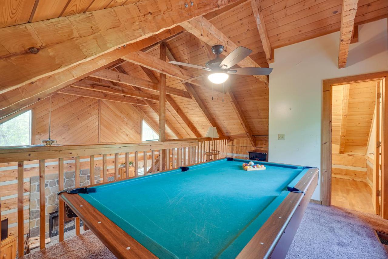 With Pool Table About 6 Mi To Downtown! Holiday home Gatlinburg