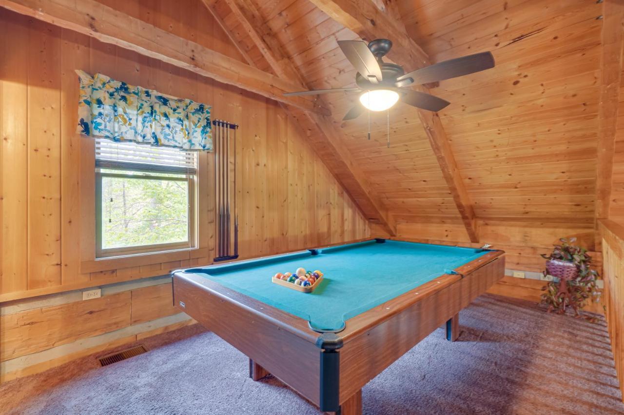 Holiday home With Pool Table About 6 Mi To Downtown! Gatlinburg